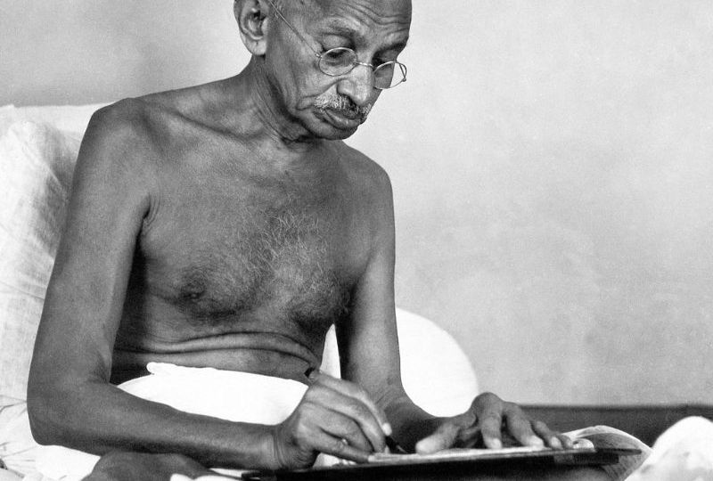 12208 - Gandhis Interpretation der Bhagavadgita: spirituell oder pragmatisch, elitär oder volksnah?