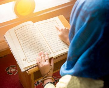 Gelehrtinnen-im-Islam_Bild_c_iStock-Zeynep-Bogoclu